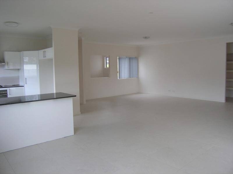 8 Jubilee Terrace, Eatons Hill QLD 4037