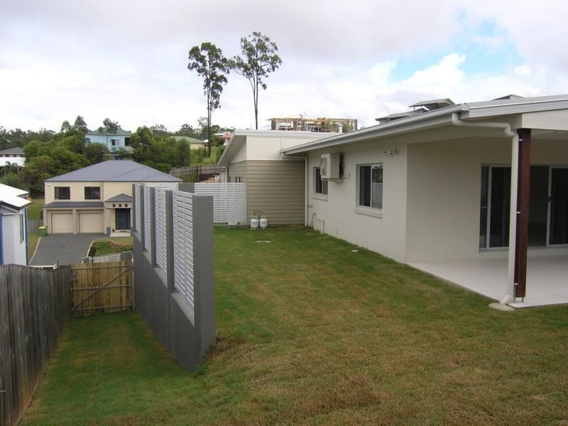 8 Jubilee Terrace, Eatons Hill QLD 4037