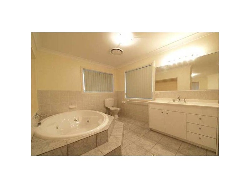 Eatons Hill QLD 4037