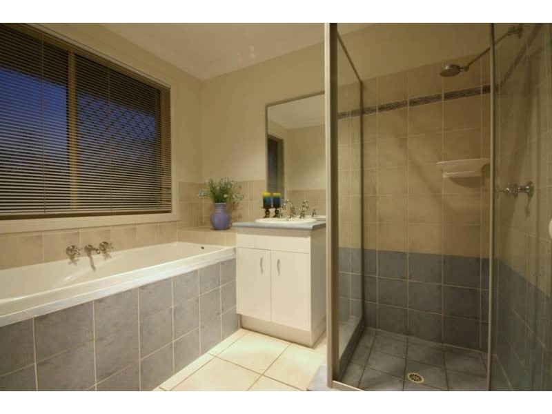 20 Blue Mountain Crescent, Warner QLD 4500