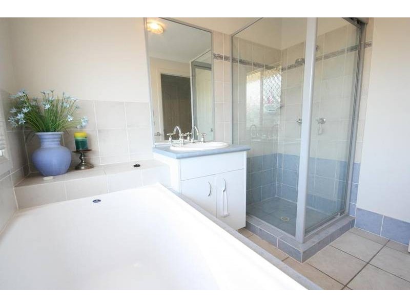 20 Blue Mountain Crescent, Warner QLD 4500