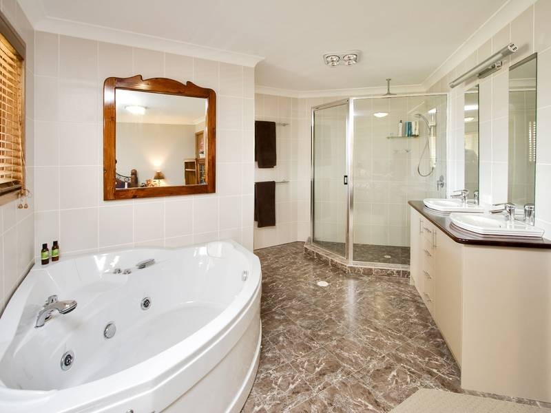 2 Bramwell Court, Cashmere QLD 4500