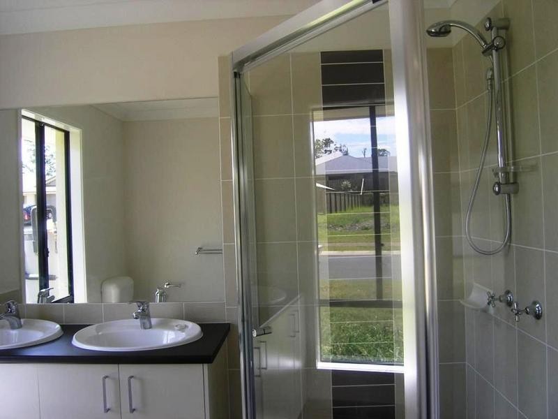 15 Crossing Drive, Eatons Hill QLD 4037