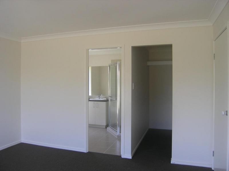 15 Crossing Drive, Eatons Hill QLD 4037