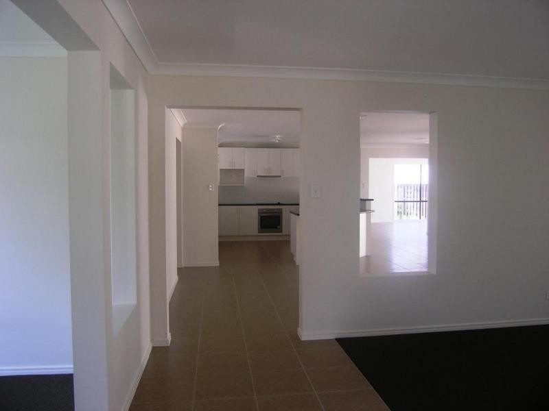 15 Crossing Drive, Eatons Hill QLD 4037