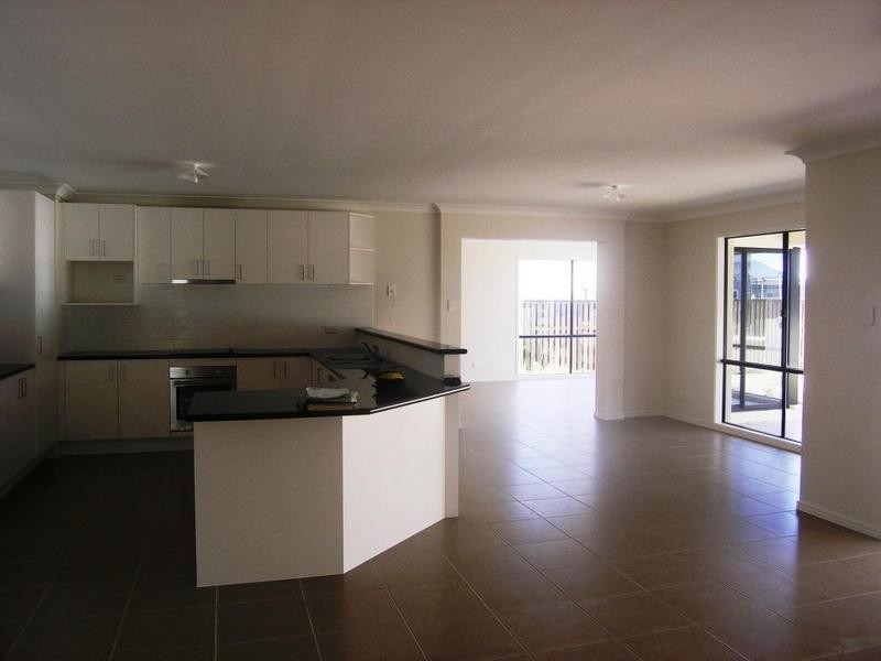 15 Crossing Drive, Eatons Hill QLD 4037