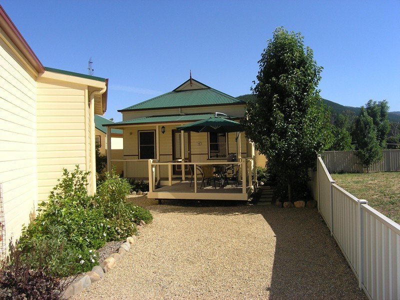 6 Turntable Terrace, Bright VIC 3741