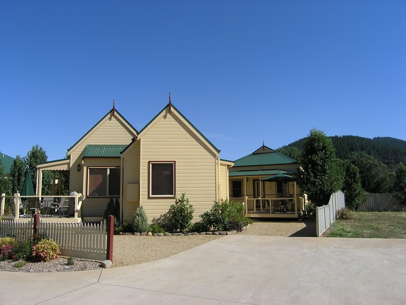 6 Turntable Terrace, Bright VIC 3741