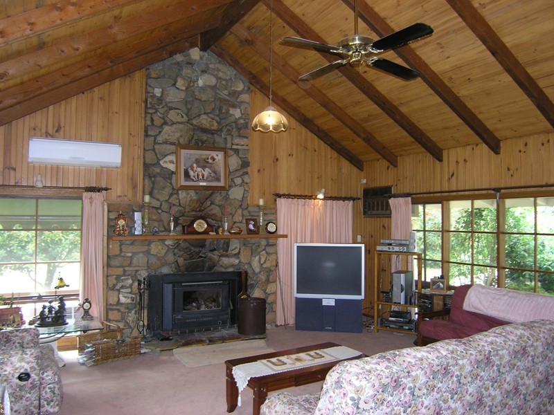 79 Williams Rd, Wandiligong VIC 3744