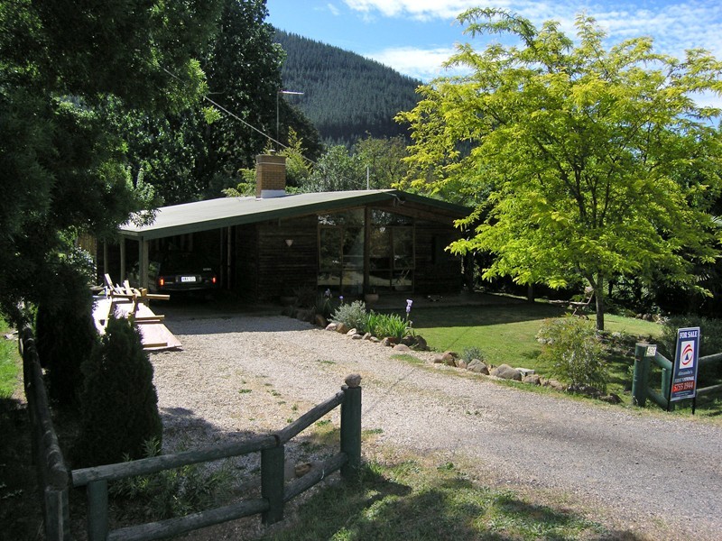 420 Morses Creek Rd, Wandiligong VIC 3744