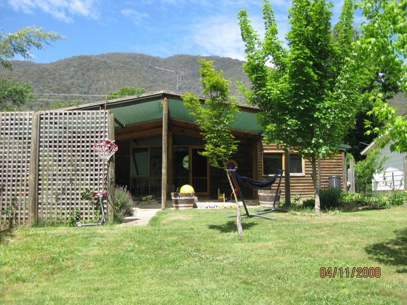 420 Morses Creek Rd, Wandiligong VIC 3744