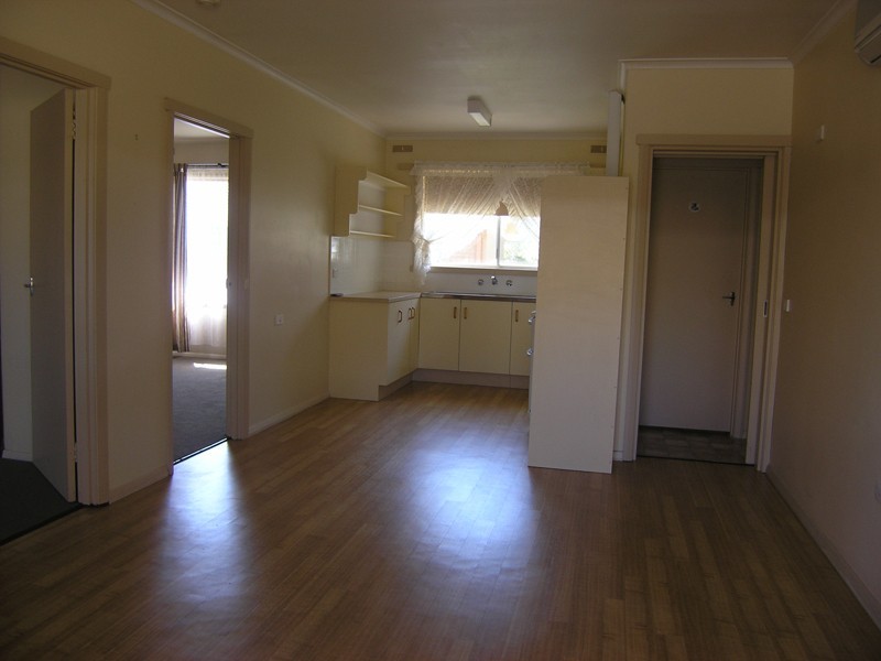 5/2 Butler Crt, Bright VIC 3741