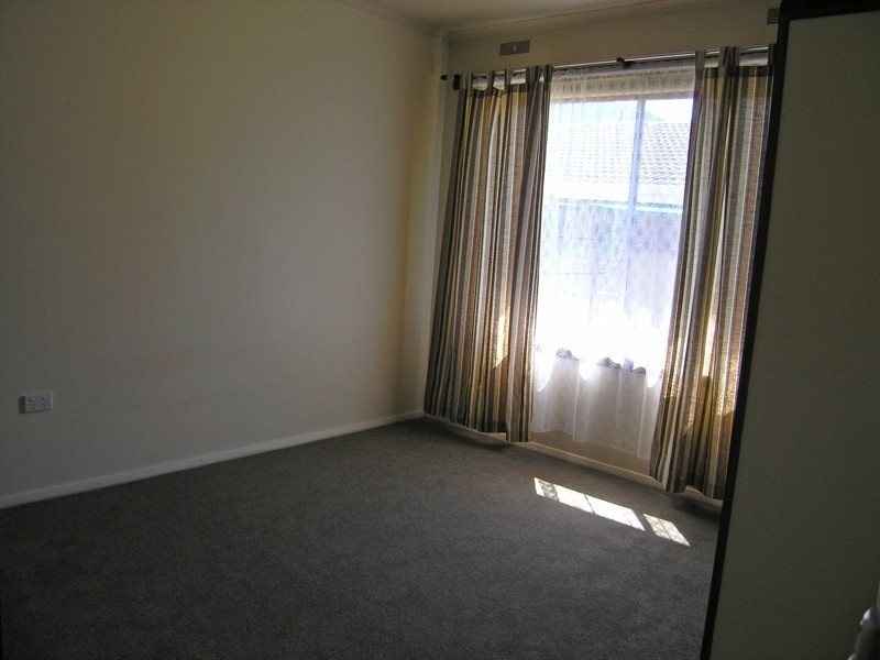 5/2 Butler Crt, Bright VIC 3741
