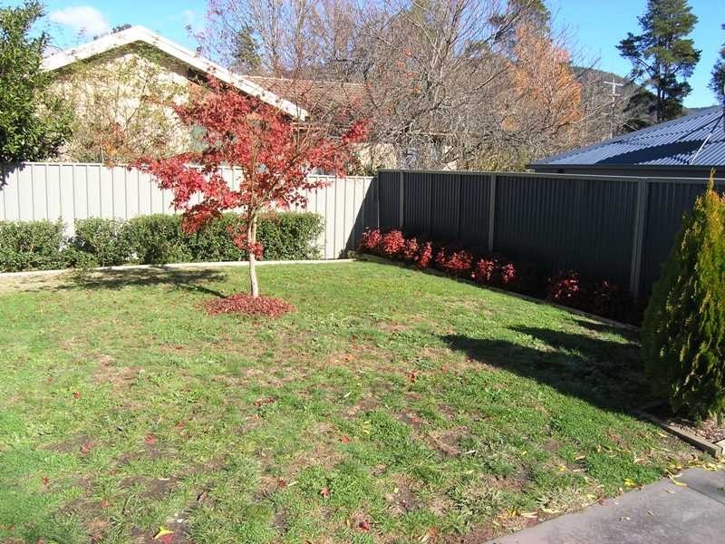 2/18 Thompson St, Bright VIC 3741