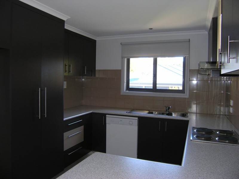 2/18 Thompson St, Bright VIC 3741