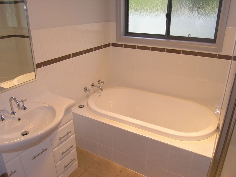 2/18 Thompson St, Bright VIC 3741