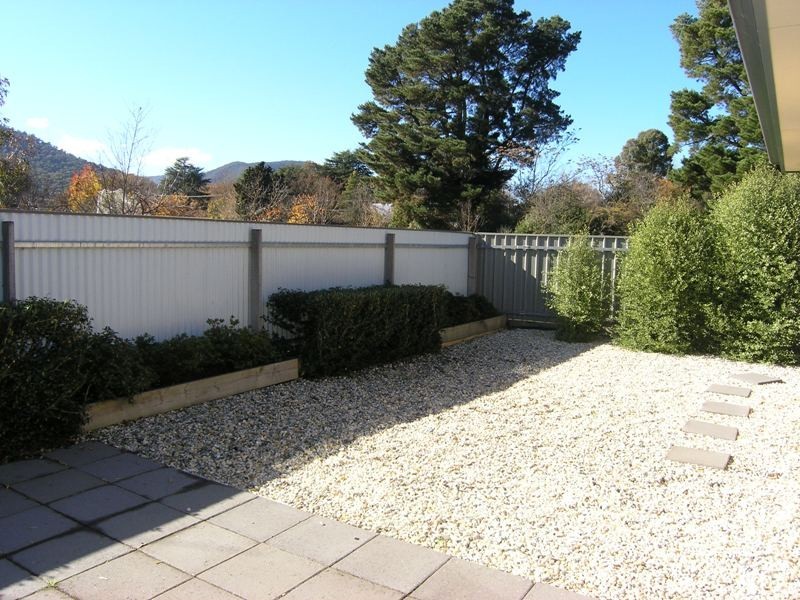 2/18 Thompson St, Bright VIC 3741