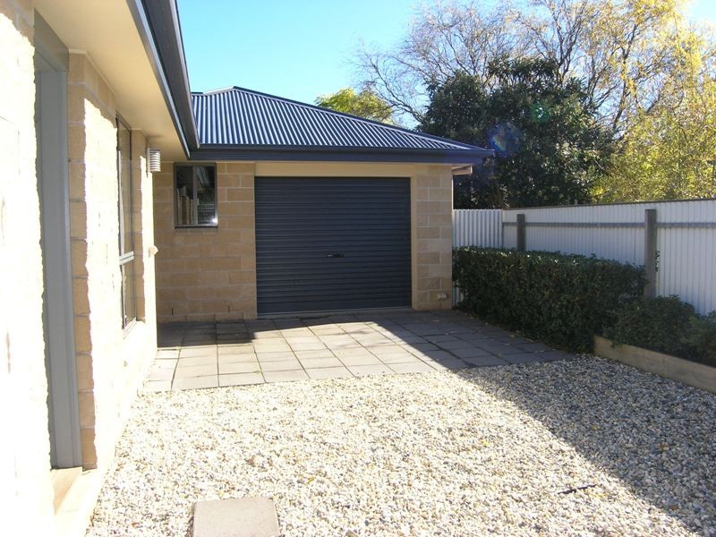 2/18 Thompson St, Bright VIC 3741