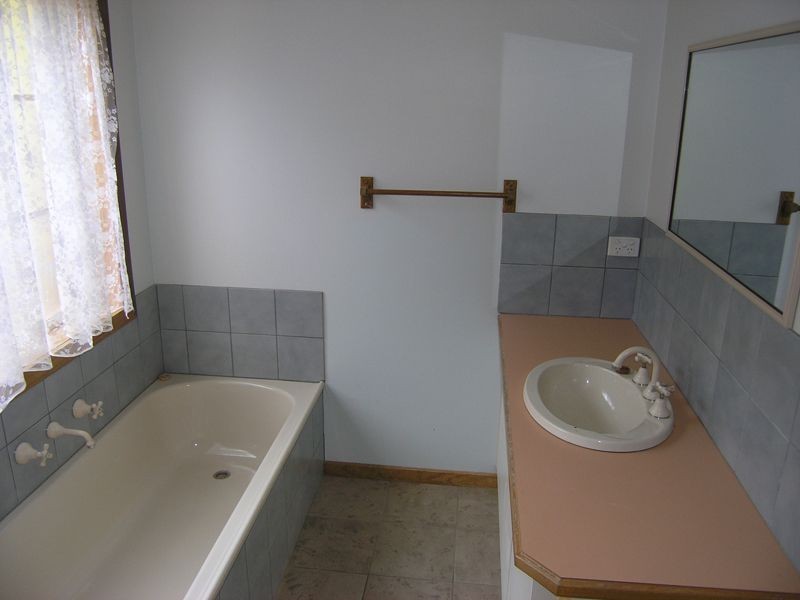 2/82 Delany Ave, Bright VIC 3741