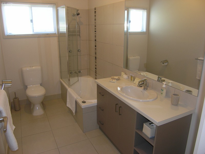 2/3 Rotary Drive, Bright VIC 3741