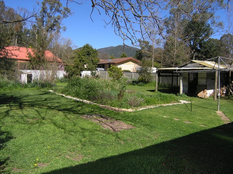 80 Delany Avenue, Bright VIC 3741