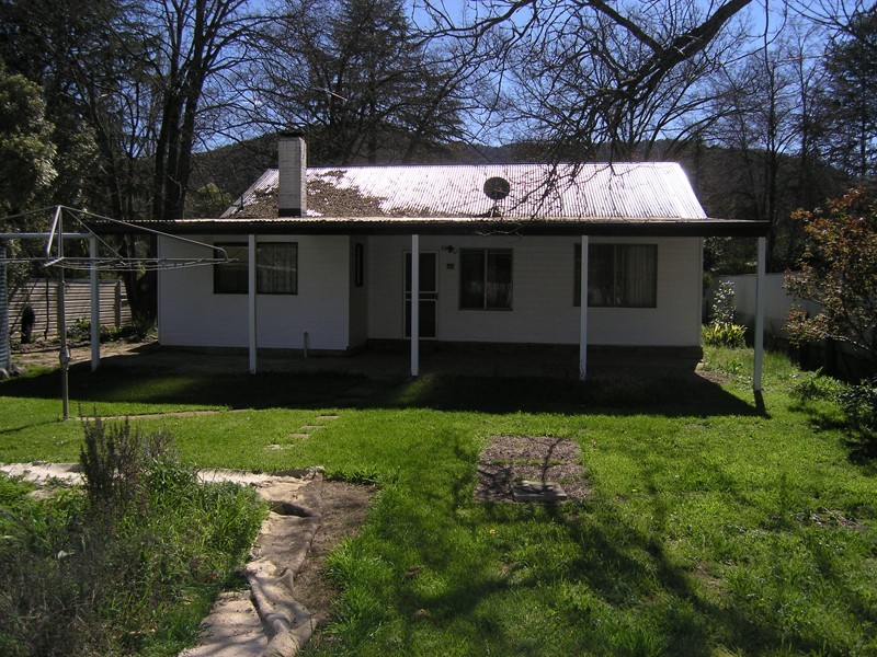 80 Delany Avenue, Bright VIC 3741