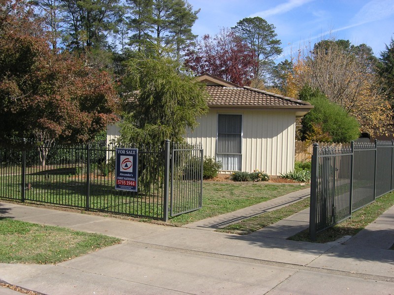 17 Thompson Street, Bright VIC 3741