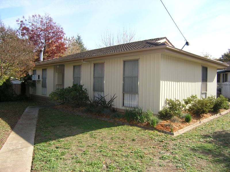 17 Thompson Street, Bright VIC 3741