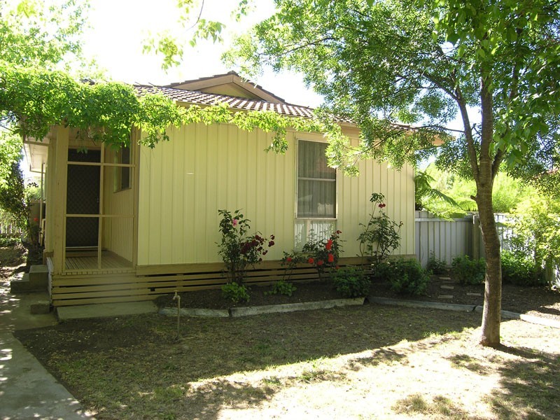 17 Thompson Street, Bright VIC 3741