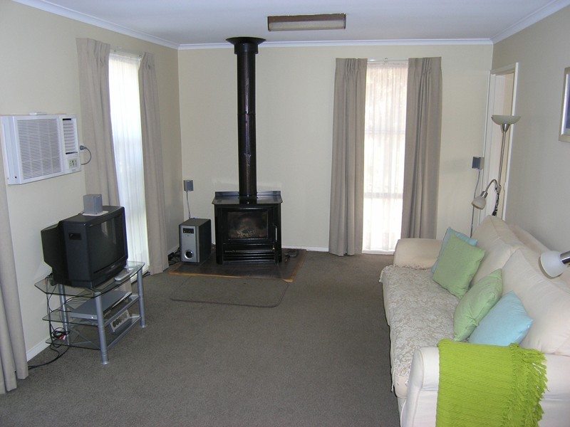 17 Thompson Street, Bright VIC 3741