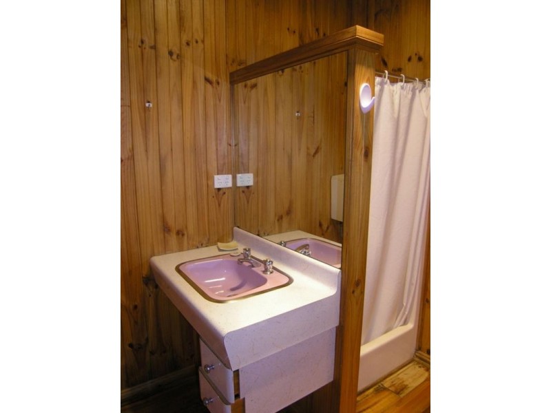 2/50 Delany Ave, Bright VIC 3741