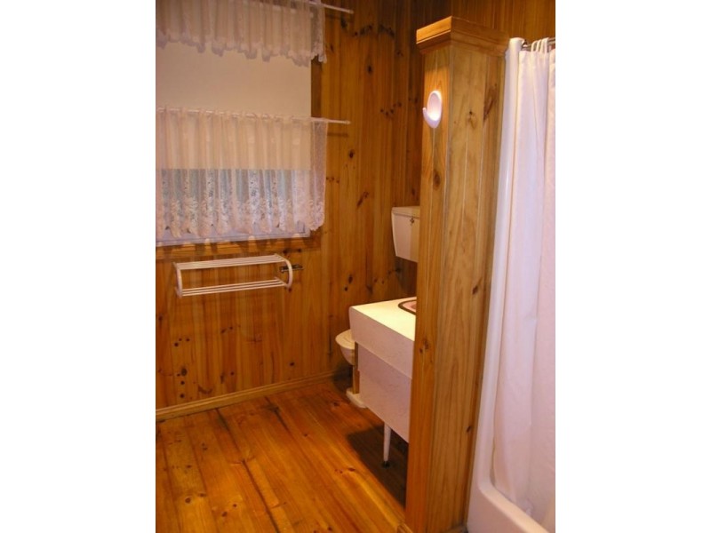 2/50 Delany Ave, Bright VIC 3741