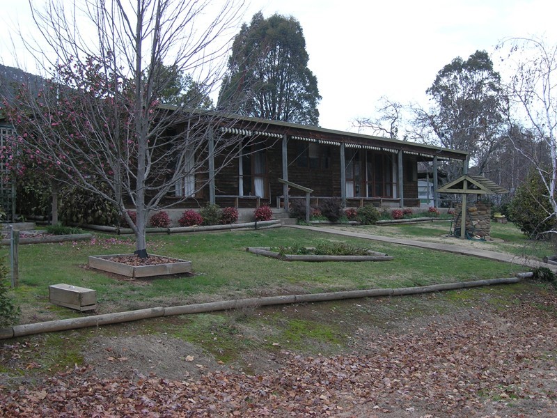 2 Clarkes Lane, Wandiligong VIC 3744