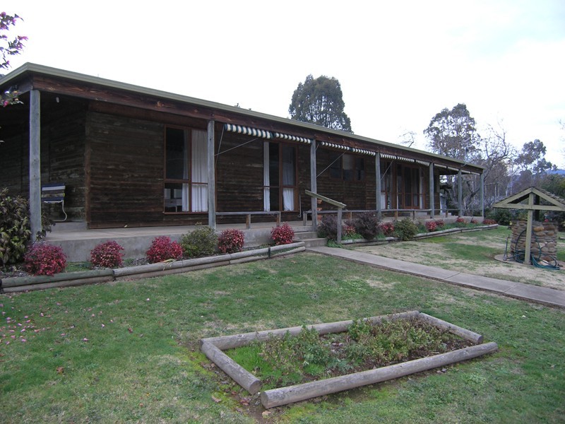 2 Clarkes Lane, Wandiligong VIC 3744