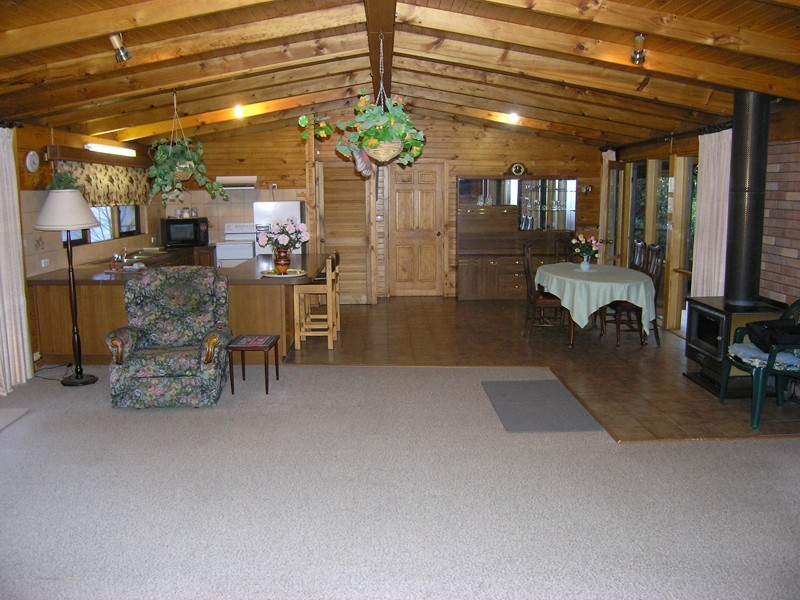 2 Clarkes Lane, Wandiligong VIC 3744