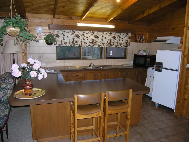 2 Clarkes Lane, Wandiligong VIC 3744