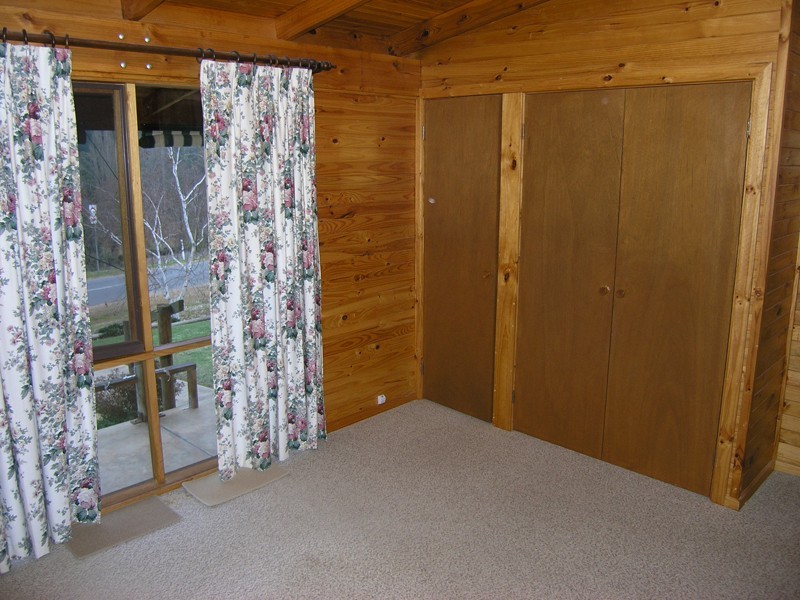 2 Clarkes Lane, Wandiligong VIC 3744