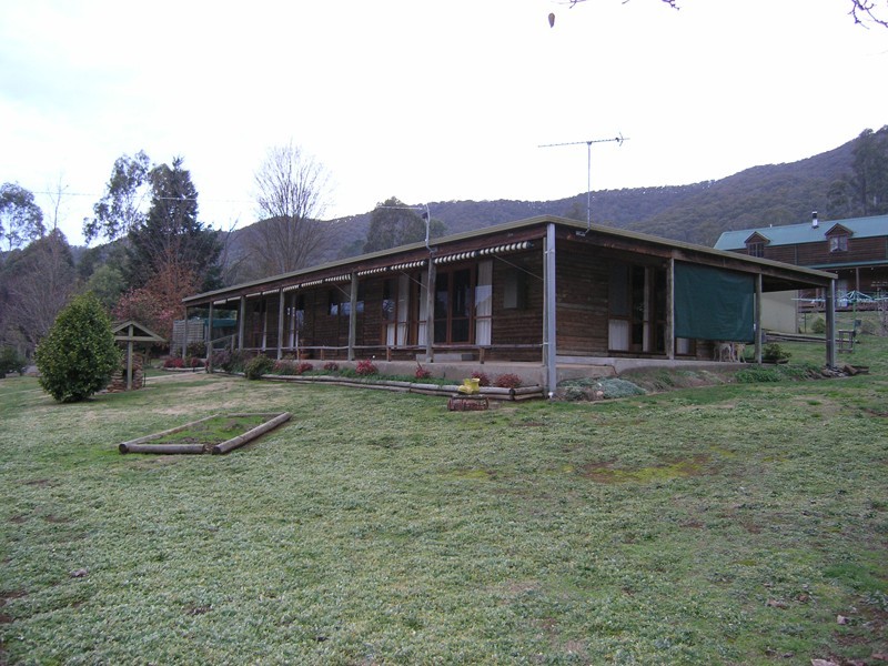 2 Clarkes Lane, Wandiligong VIC 3744