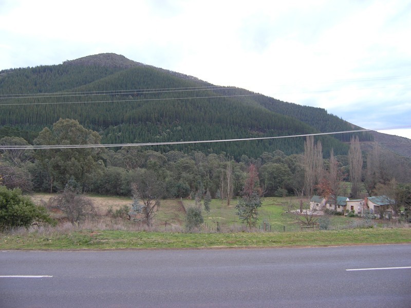 2 Clarkes Lane, Wandiligong VIC 3744