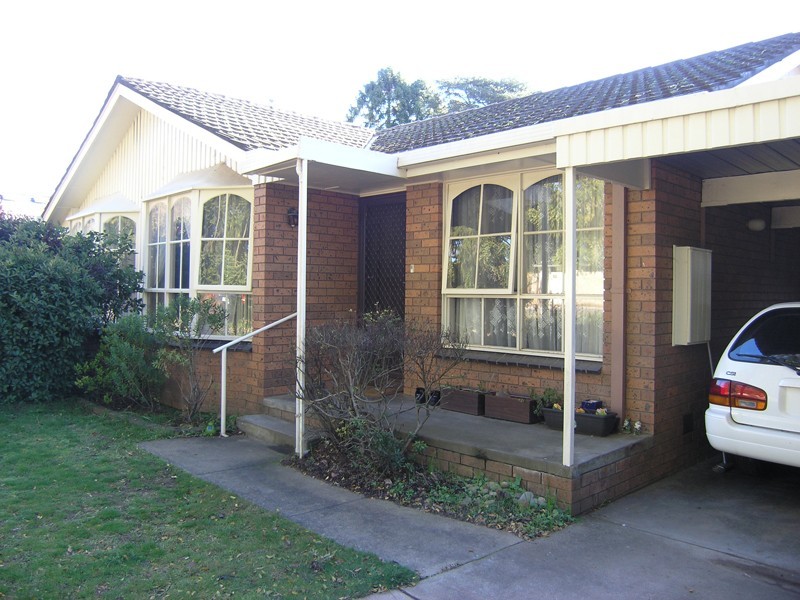 4/11 Burke St, Bright VIC 3741