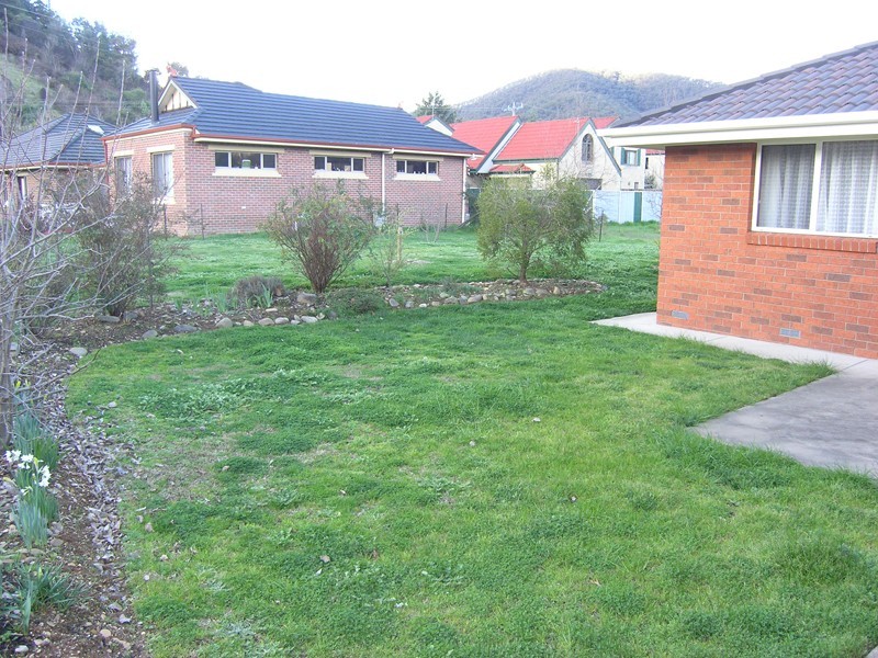 7 Showers Avenue, Bright VIC 3741