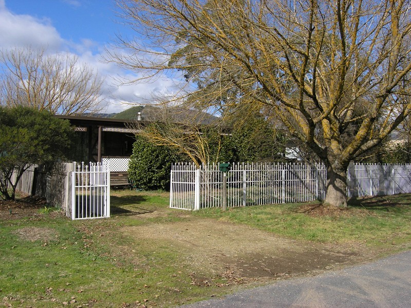 18 Wallace Drive, Buckland VIC 3740