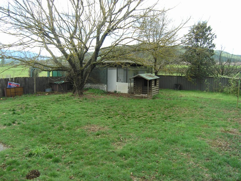 18 Wallace Drive, Buckland VIC 3740