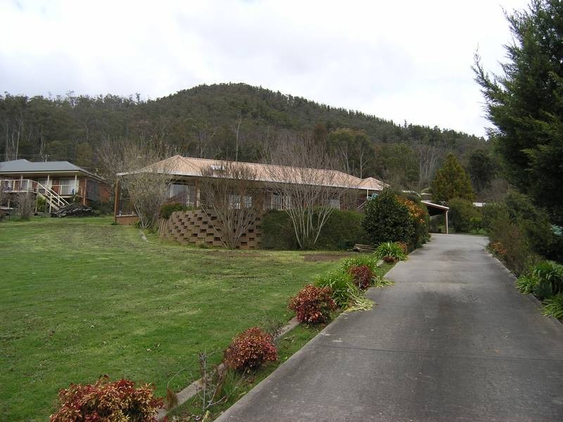 2 James Close, Bright VIC 3741