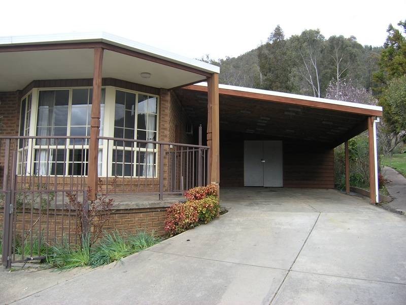 2 James Close, Bright VIC 3741