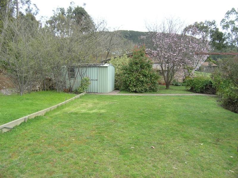2 James Close, Bright VIC 3741