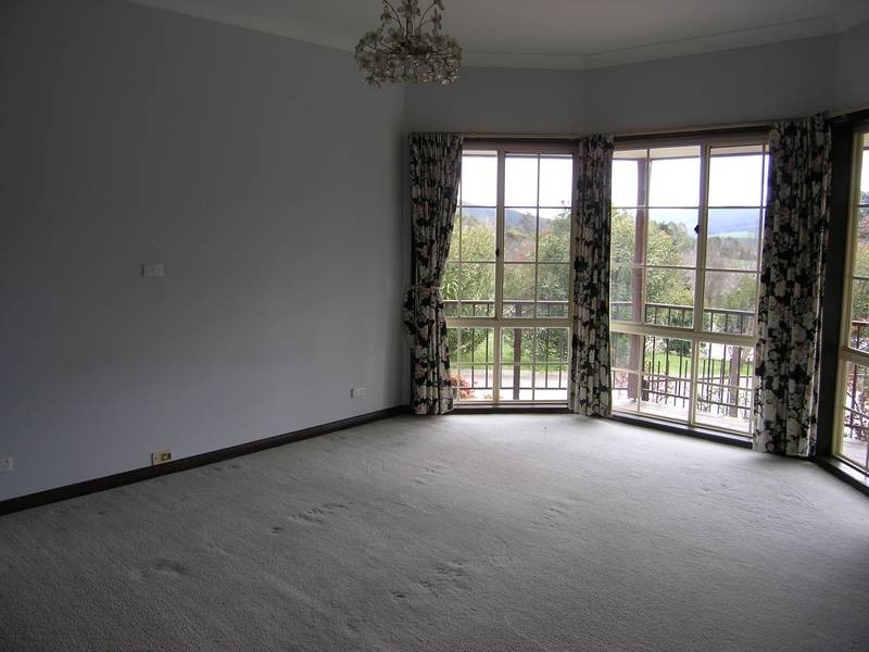 2 James Close, Bright VIC 3741