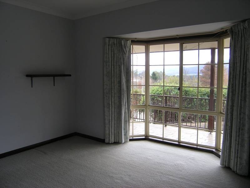 2 James Close, Bright VIC 3741