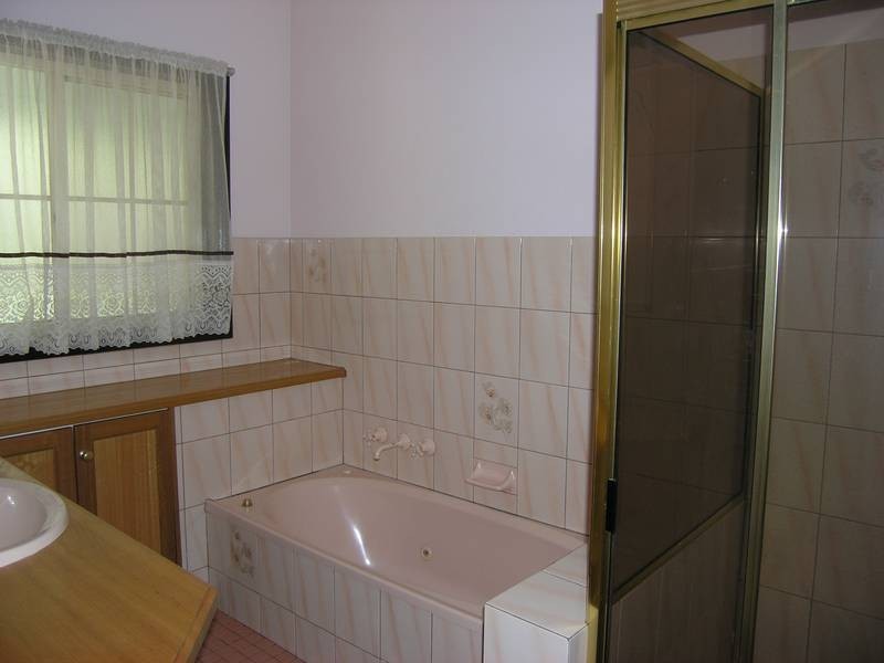 2 James Close, Bright VIC 3741