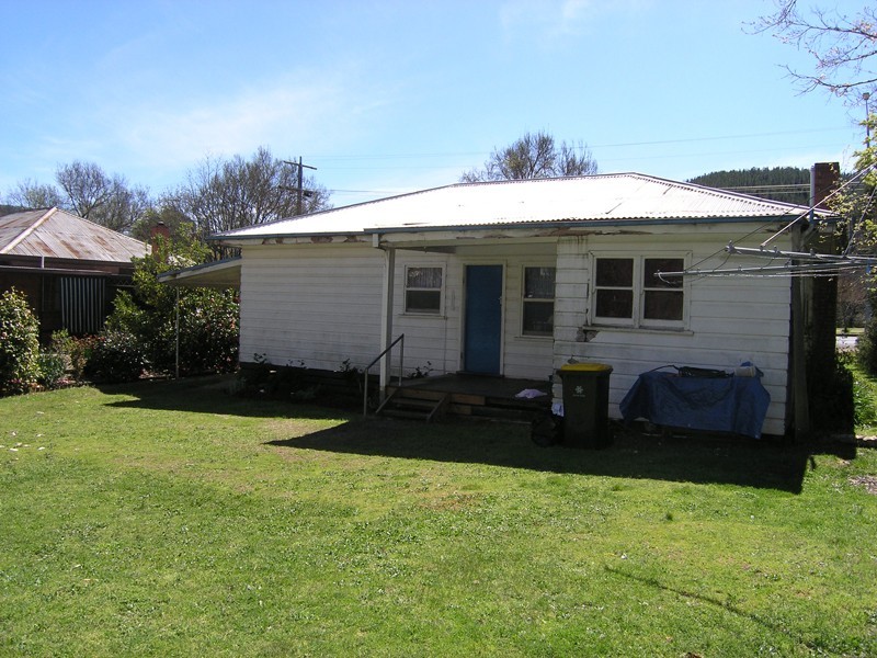 64 Gavan St, Bright VIC 3741